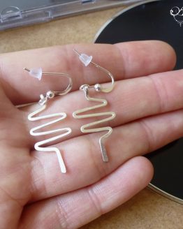 Boucles d'oreilles Electro zig zag faites à la main en fil plaqué argent - fabrication artisanale - Annamorfoz