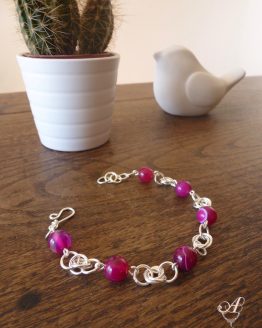 Bracelet en agate rose et trois anneaux entrelacés faits à la main par Annamorfoz
