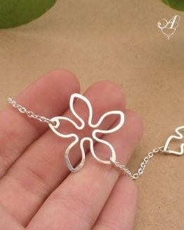 bracelet fleur fin avec chaine en métal argenté