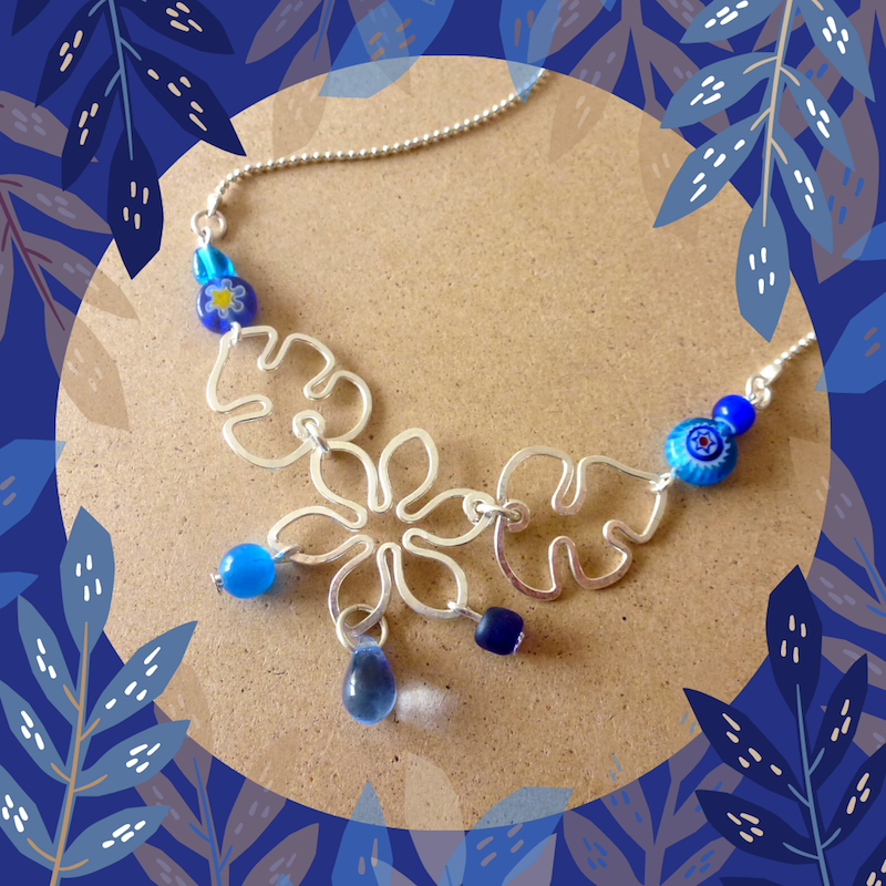 Collier fleur perles bleues