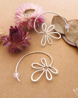 boucles d'oreilles créoles fleurs stylisées
