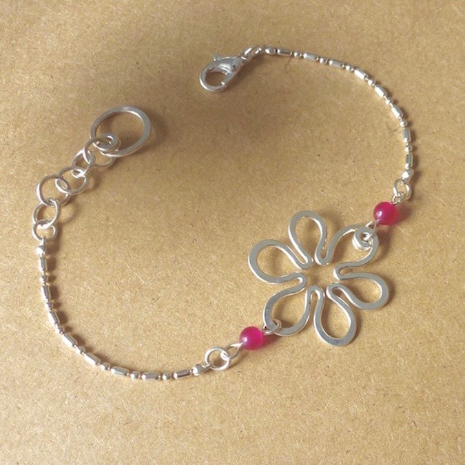 bracelet fleur perles roses